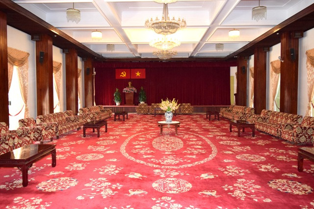 Des réceptions de quelque 500 invités étaient tenues dans la salle de cérémonie, parmi lesquelles la présentation des nouveaux cabinets ministériels. 