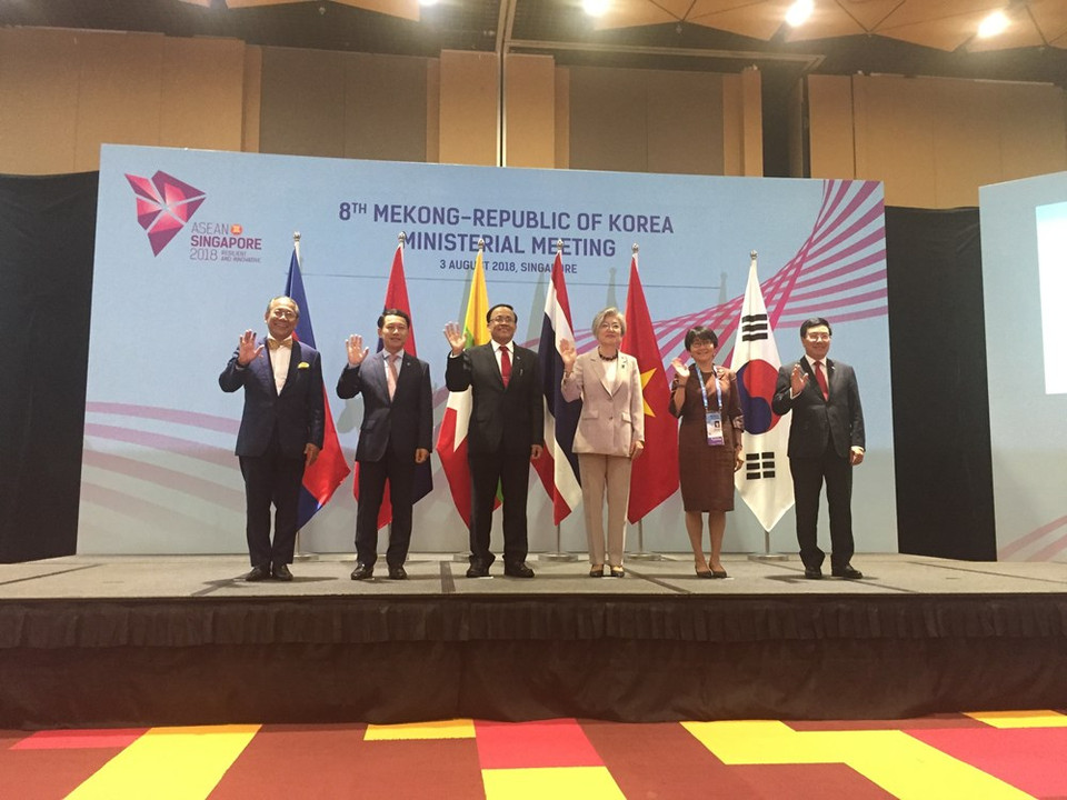  Pham Binh Minh (premier, à droite) et des responsables du Laos, du Myanmar, de la Thaïlande et de la République de Corée lors de la 8e conférence des ministres des Affaires étrangères Mékong-République de Corée, le 3 août.