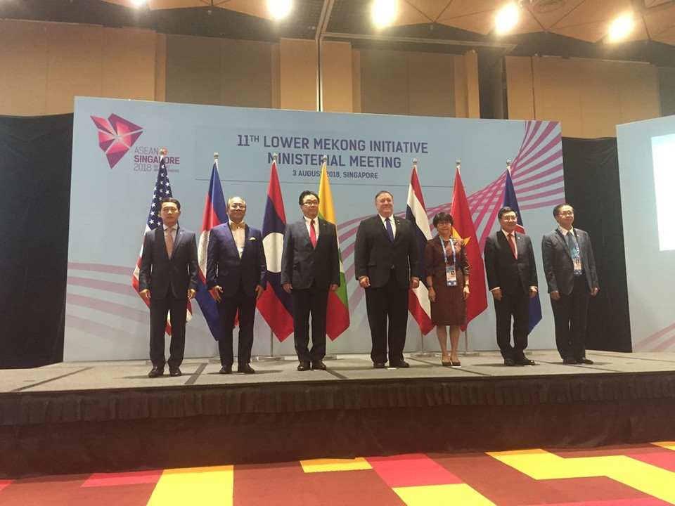  Photo de groupe de la 11e réunion ministérielle de l’Initiative du bas-Mékong, le 3 août à Singapour.