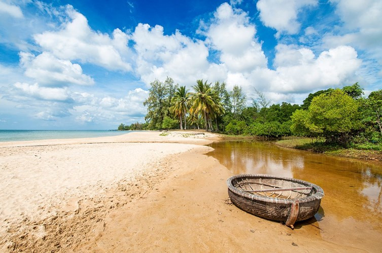 Sur la plage d’Ông Lang, Phu Quoc. Photo: Xavier Hoenner