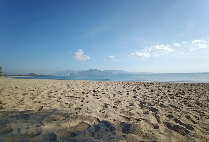 Le Comité populaire de Ninh Thuan est en train de faire de Binh Son - Ninh chu une zone de tourisme maritime clé avec un système de plages, d'hôtels et de restaurants haut de gamme pour attirer les touristes nationaux et étrangers. Photo: VNA
