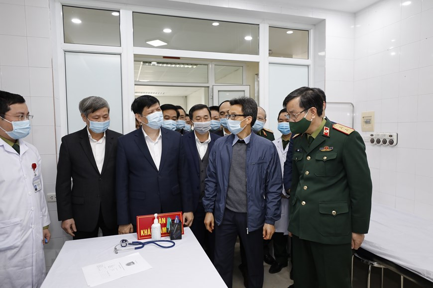 Pour la première phase d’essai, qui a commencé le 17 décembre, l’Académie de la médecine militaire devrait recruter 60 volontaires en bonne santé, âgés de 18 à 50 ans, qui devraient recevoir différentes doses. Deux à quatre semaines après l’injection, la réponse immunitaire sera contrôlée. La 2e phase, qui impliquera 400 personnes de 18 à 60 ans, se déroulera en janvier 2021. La 3e sera effectuée en mars 2021 sur environ 3.000 participants, de 12 à 70 ans. Photo : VNA