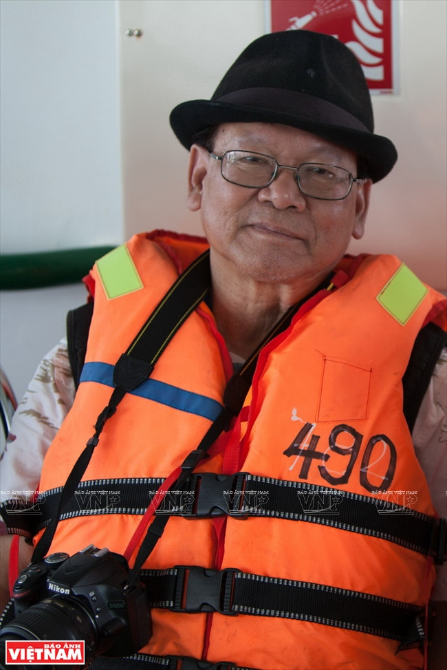 Le journaliste Nguyen Phuong Hung, rédacteur en chef de la Radio KBC, se rendait pour la 3e fois au district de Truong Sa. 