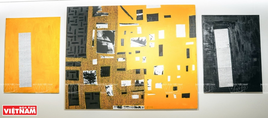 Une oeuvre exposée dans l'exposition ''Scroll'' de David Evans. Photo: VNA