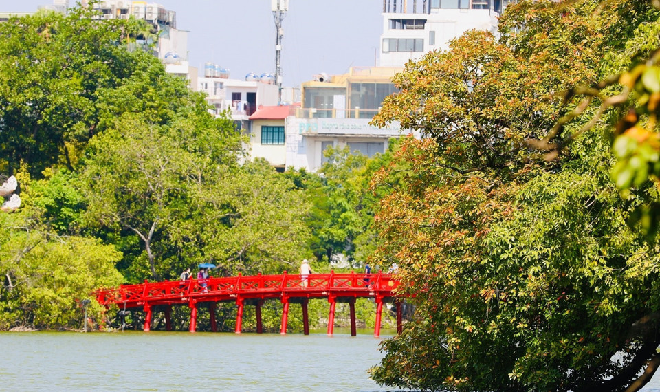 Le lac Hoan Kiem à la fin de l'automne. 