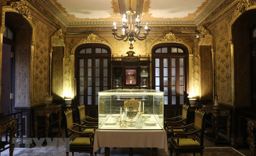 En plus d’un siècle, dégradé par les guerres successives et le temps, l’édifice, d’une superficie totale de 23.000 m² à l’origine, est composé au total d'environ 10 ouvrages à savoir le portique, la maison communale Trung Lâp, le Khai Tuong Lau, le théâtre Cuu Tu Dinh, des rivières… Il n'en compte plus que trois : le portique, la maison communale Trung Lâp, et le Khai Tuong Lau.