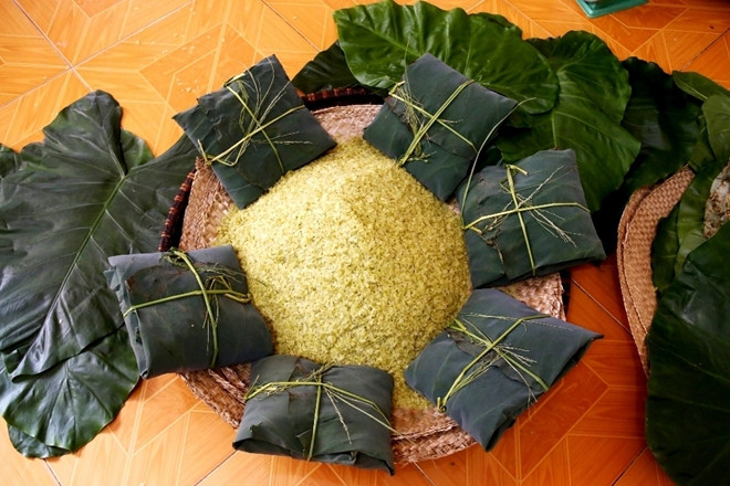 On dit que le riz cultivé dans le village de Vòng est merveilleusement aromatisé et parfumé, donc le "cốm Vòng" est considéré comme le meilleur "cốm". Photo: Vietnam Illustré