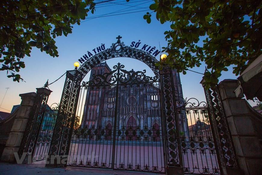 So Kien fut considéré comme centre de pèlerinage du diocèse de Hanoï et servi de cathédrale de cet archidiocèse entre 1882 et 1936.