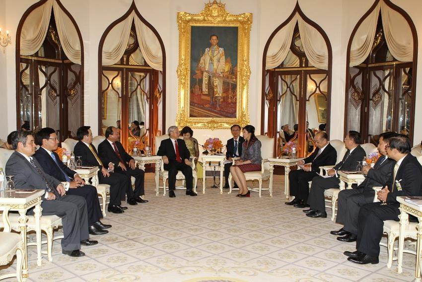 La Premier ministre thaïlandaise Yingluck Sinawatra reçut le secrétaire général du Parti communiste du Vietnam, Nguyen Phu Trong, qui effecua du 25 au 27 juin 2013 en Thaïlande