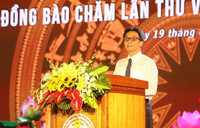 S’exprimant à cette occasion, le vice-Premier ministre Vu Duc Dam a indiqué que la fête permettait aux Cham de différentes localités de se rencontrer et de partager des expériences de préservation des traditions culturelles, contribuant ainsi à la consolidation du bloc de grande union nationale. 