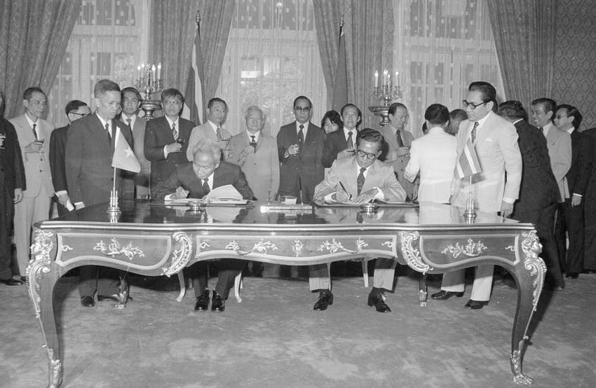 Le Premier ministre Pham Van Dong et et son homologue thaïlandais Kriangsak Chomanan ont signé le 10 septembre 1978 une Déclaration commune Vietnam-Thaïlande