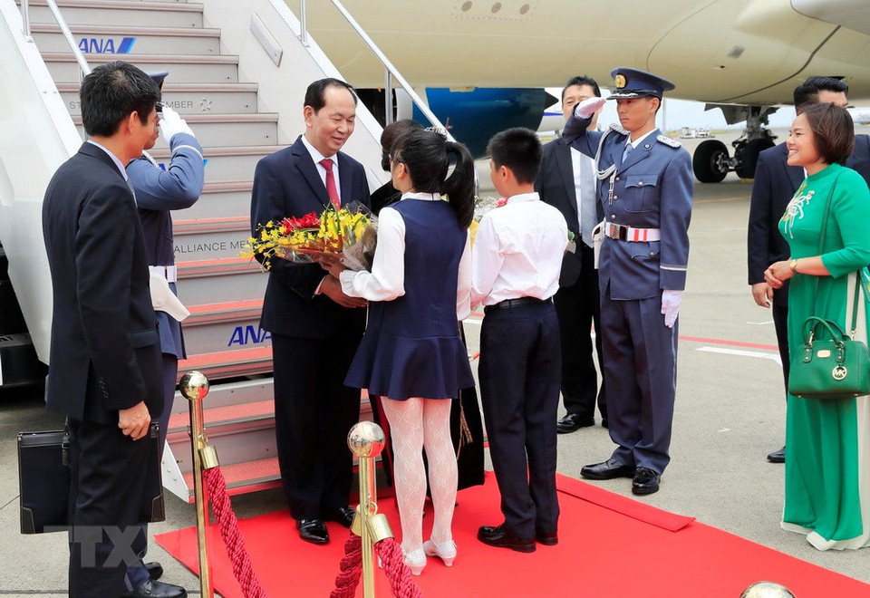  Cérémonie d’accueil du président Tran Dai Quang et de son épouse à l'aéroport international Haneda.