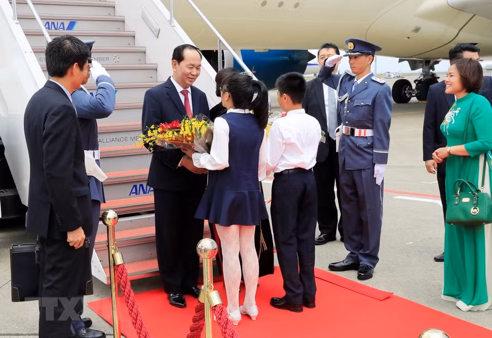  Cérémonie d’accueil du président Tran Dai Quang et de son épouse à l'aéroport international Haneda. 