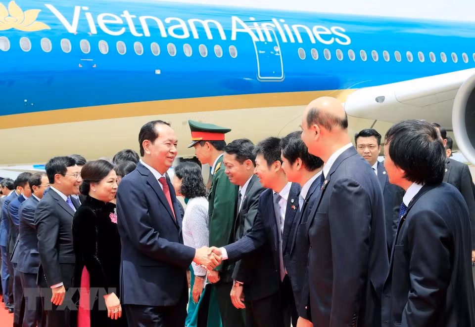  Vingt-et-un coups de canon ont été tirés lors de la cérémonie d'accueil. 