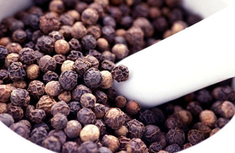 Le poivre a connu une croissance de 23% en volume et de 6,6% en montant avec 107.000 tonnes et 864 millions de dollars. Les Etats-Unis, les Émirats arabes unis, l’Inde et l’Allemagne ​sont les clients principaux. 