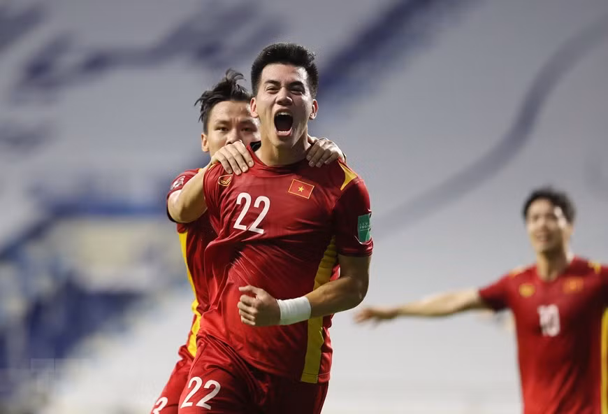 L'attaquant Tien Linh est heureux de marquer un but contre l'équipe malaisienne.