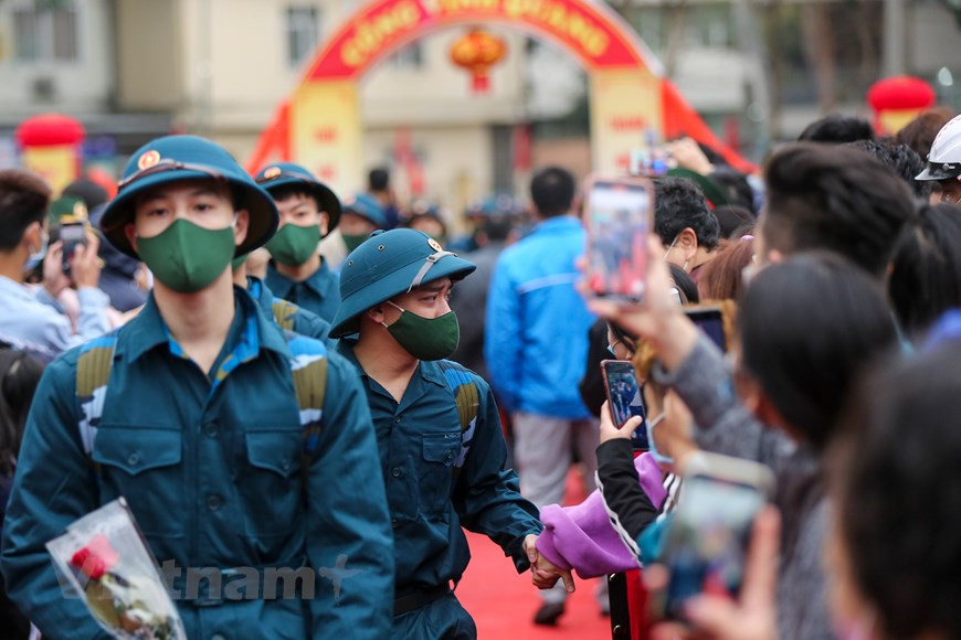 Dire au revoir aux proches. Photo: Vietnam+