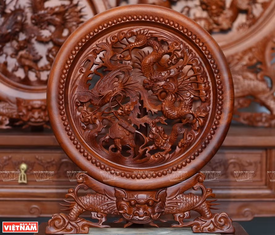 Magnifiques motifs sculptés dans le village artisanal de menuiserie de Van Ha, commune du même nom, district de Dong Anh, Hanoï. 