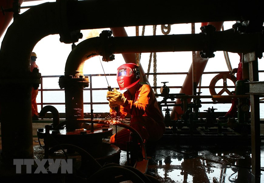 Réparation des équipements sur une plate-forme.