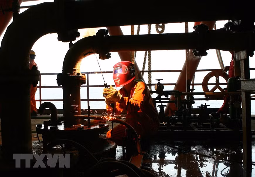 Réparation des équipements sur une plate-forme.