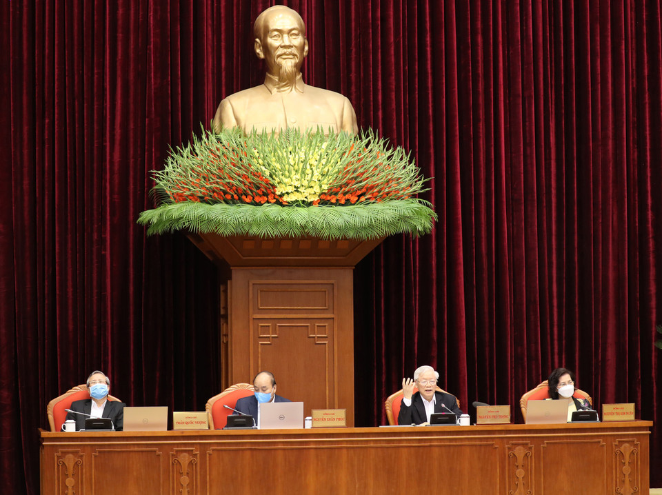 Le 23 avril 2020, au siège du Comité central du Parti, le secrétaire général et président de la République Nguyen Phu Trong a présidé une conférence nationale des cadres sur la situation, les tâches et les solutions de prévention et de contrôle de l'épidémie de COVID-19. Auparavant, le 30 mars 2020, Nguyen Phu Trong a lancé un appel aux Vietnamiens dans le pays et à l'étranger à s'unir pour assurer la victoire dans le combat contre le COVID-19.
