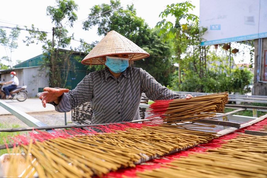 Après deux mois d'interruption en raison de la distanciation sociale, les travailleurs ont repris le travail. 