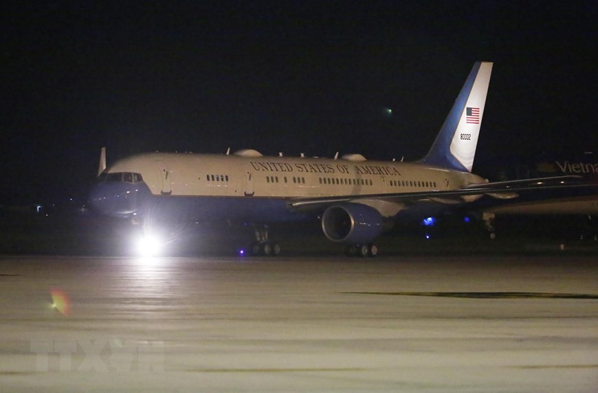 L'avion transportant la vice-présidente américaine Kamala Harris a atterri à l'aéroport international de Noi Bai. 