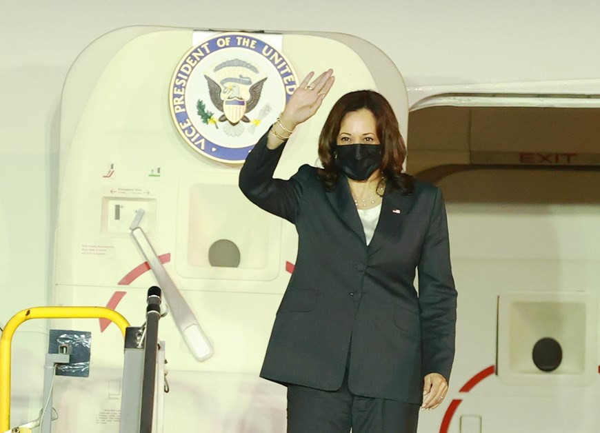 La vice-présidente des États-Unis Kamala Harris est arrivée mardi soir 24 août à Hanoï, entamant une visite au Vietnam du 24 au 26 août, sur invitation de son homologue vietnamienne Vo Thi Anh Xuan.