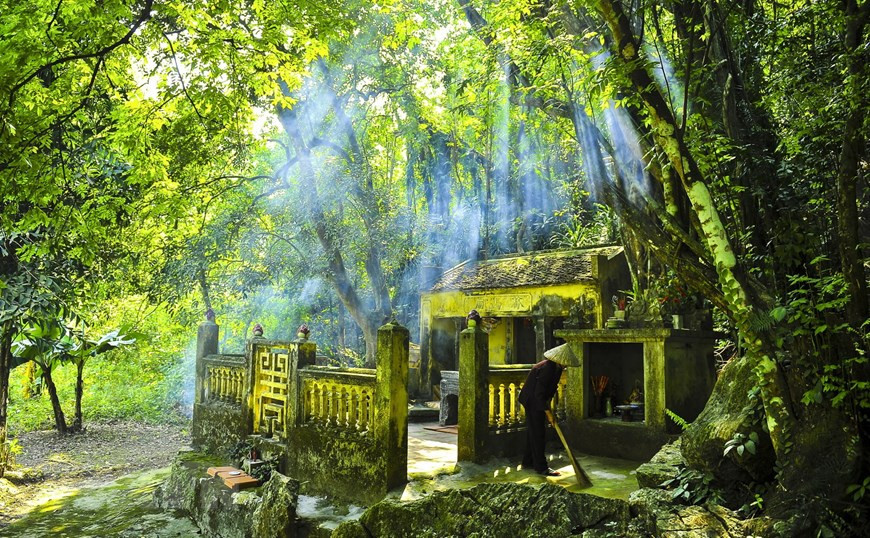 Temple dédié au mandarin Tran Trach Son Lam et à la Déesse-Mère des Forêts et Montagnes.