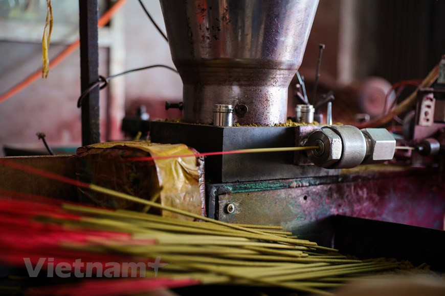 L'artisanat génère des revenus pour près de 3000 ménages, soit environ 70 % des villageois. 