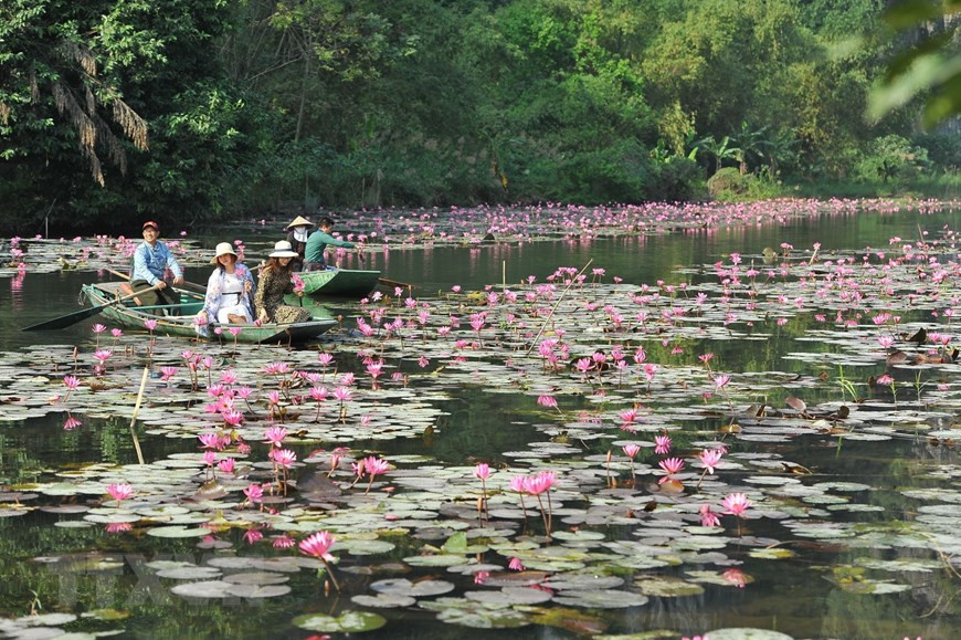 Thung Nang est une zone inondée entourée de magnifiques montagnes.