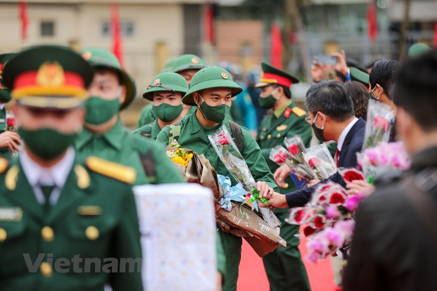 Les cérémonies se sont déroulées brièvement mais toujours solennellement, garantissant les règles sanitaires contre le COVID-19. Photo: Vietnam+