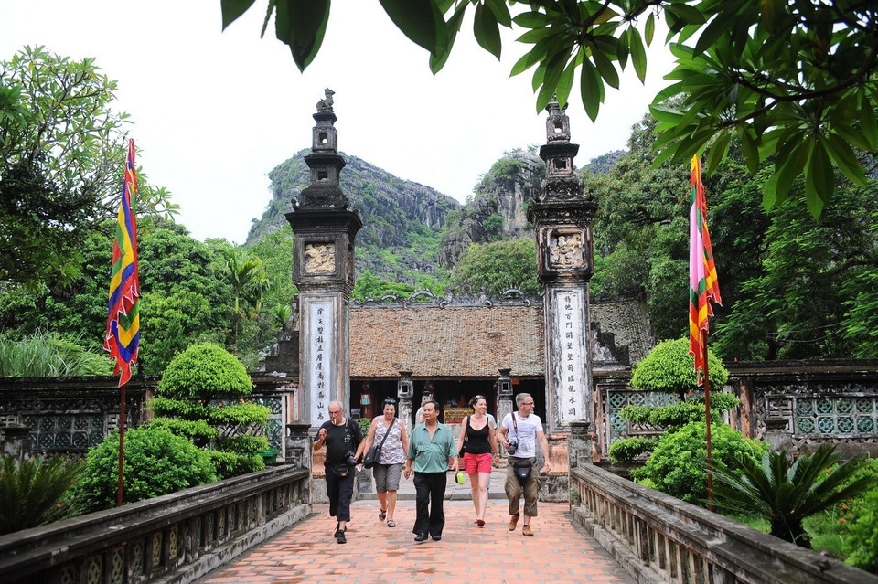 Le Temple dédié au roi Dinh Tien Hoang où de nombreuses valeurs culturelles, historiques, artistiques et spirituelles sont conservées.
