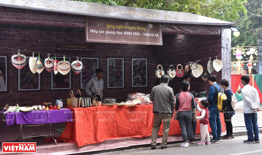 Stand de produits en bambou et rotin au Festival de la culture folklorique dans la vie contemporaine 2020. Photo: Vietnam Illustré
