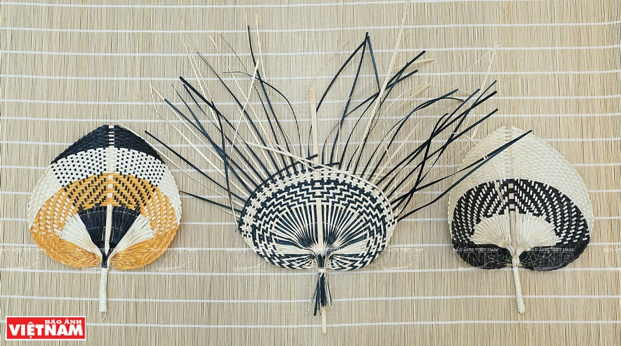 De jolis éventails du village de Binh Phu - Thach Xa. Photo: Vietnam Illustré 