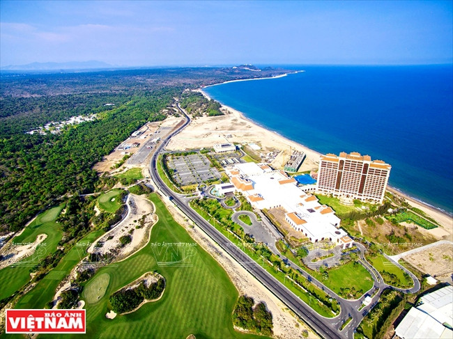 La plage de Ho Tram avec ses stations balnéaires, ses zones de sports et de divertissement est en cours d'achèvement et de mise en service.