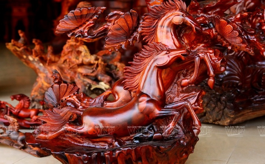 Un produit du village traditionnel de sculptures d'art de Thiet Ung dans la commune de Van Ha, district de Dong Anh, à Hanoï. 