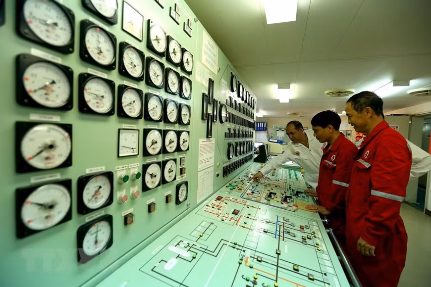 Salle de contrôle du navire Vietsovpetro 1, un stockage flottant de pétrole brut. 