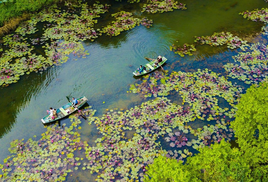Thung Nang qui se trouve dans la commune de Ninh Hai, district de Hoa Lu, province de Ninh Binh, attire de plus en plus de touristes.