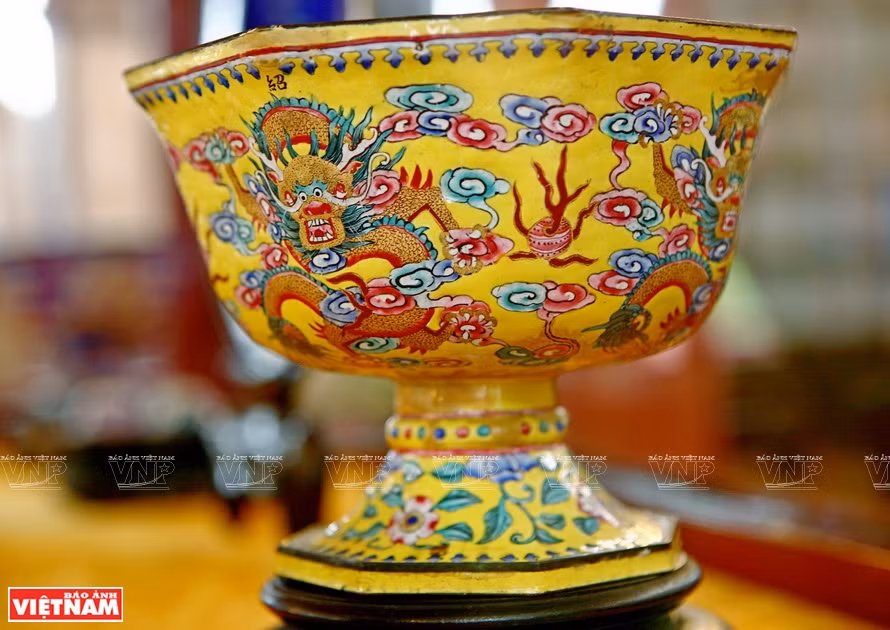 Des ornements royaux de la dynastie des Nguyên. 