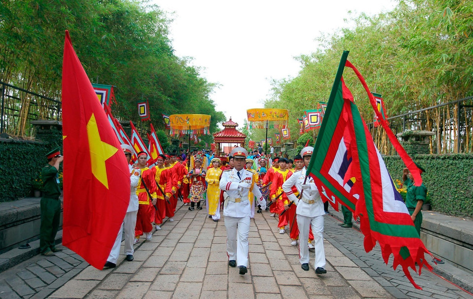 Procession de palanquins à l'occasion de l'anniversaire de la mort des rois Hung en 2015 à Ho Chi Minh-Ville. 