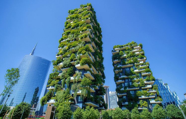 Le Bosco Verticale est un complexe composé de deux tours résidentielles construit en 2014 par l'architecte italien Stefano Boeri, situé dans le centre-ville de Milan. Il compte plus de 20.000 plantes, soit l'équivalent de deux hectares de forêt sur deux immeubles. Photo: Getty Images