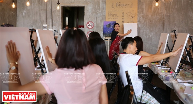 Poser les mains sur le tableau en faisant des promesses est devenu un cérémonial au début du cours. 