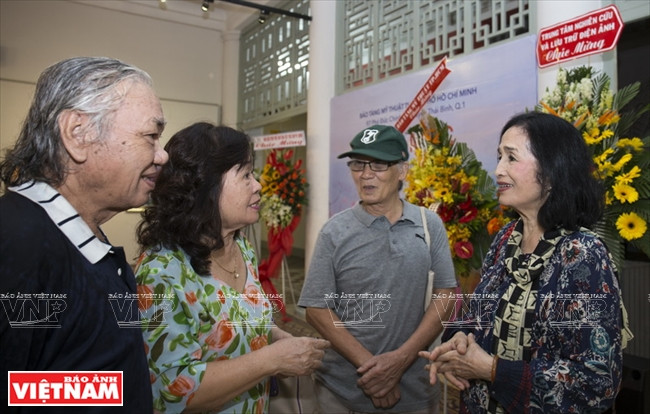 ​Depuis, Tra Giang a suivi trois cours de peinture par semaine avec l’association des Beaux-arts de Hô Chi Minh-Ville, puis elle a participé au groupe de peinture ​''Huong co​'' (Fragrance des herbes). 