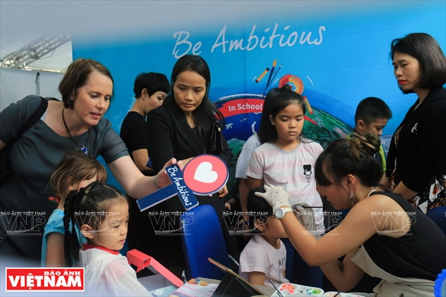 Plus de 50 stands des entreprises britanniques étaient installés au Festival Britannique. 