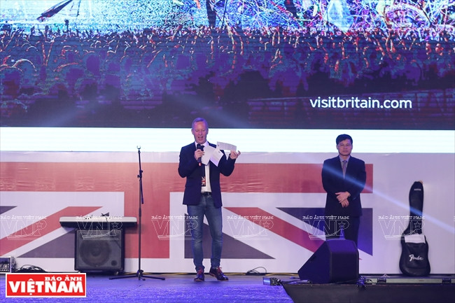 Gareth Ward, ambassadeur du Royaume-Uni au Vietnam, participe aux activités du festival.