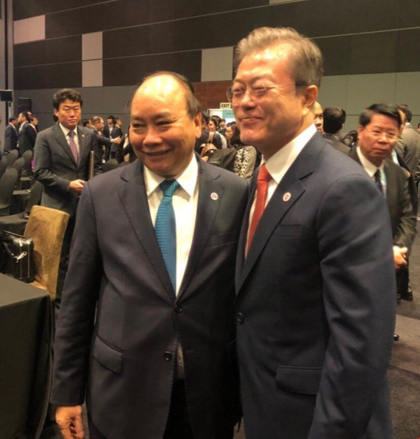 Le PM Nguyen Xuan Phuc et le président sud-coréen Moon Jae-in. 