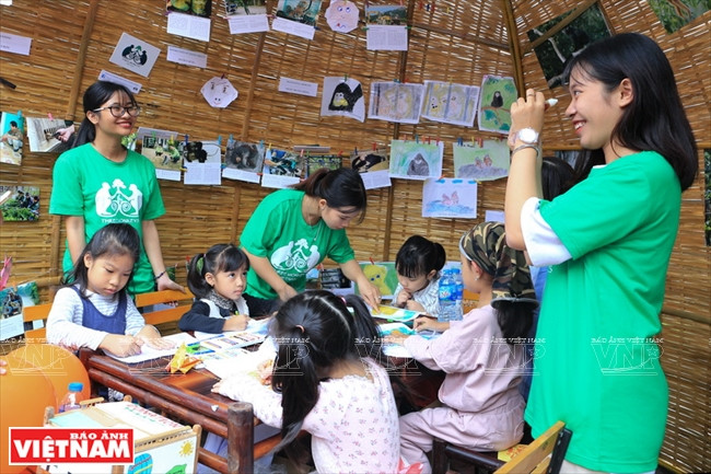 Ces jeux amusants ont ravi les enfants. 