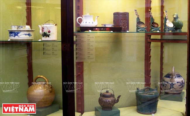 L’exposition est divisée en trois secteurs : objets de Chine (97 objets), objets du Japon (48 au total), objets du Vietnam (122). Ces objets ont été fabriqués par des céramistes de Bat Tràng, Chu Dâu, Saïgon, Lai Thiêu.