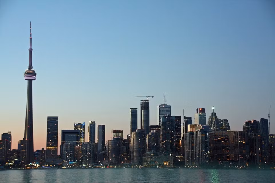 Toronto est l’une des villes les plus dynamiques d’Amérique du Nord. Elle est très animée ​sur le plan économique, ​tout en étant un site touristique séduisant. 